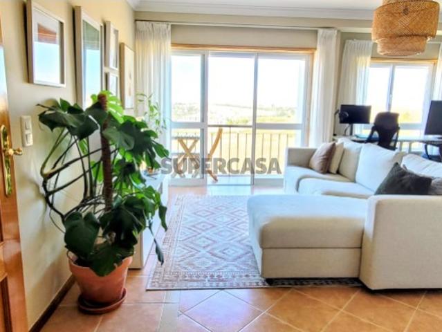 Apartamento T2 em Massamá e Monte Abraão