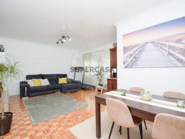 Apartamento T2 em Massamá e Monte Abraão
