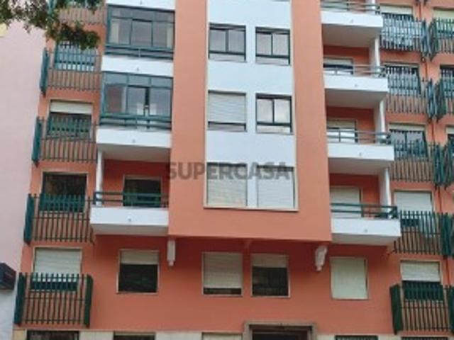 Apartamento T2 em Massamá e Monte Abraão