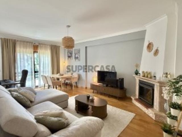 Apartamento T2 em Massamá e Monte Abraão