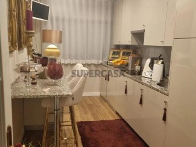 Apartamento T2 em Massamá e Monte Abraão