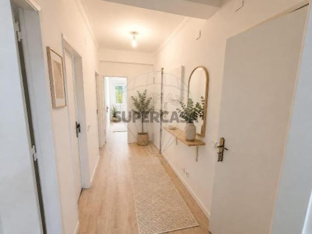 Apartamento T2 em Massamá e Monte Abraão