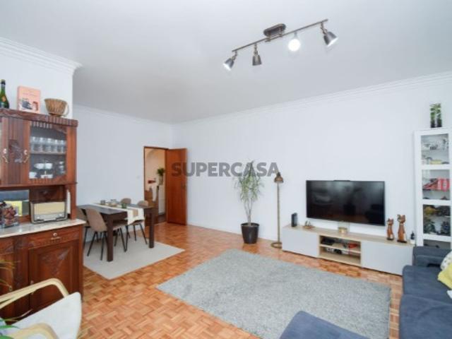 Apartamento T2 em Massamá e Monte Abraão