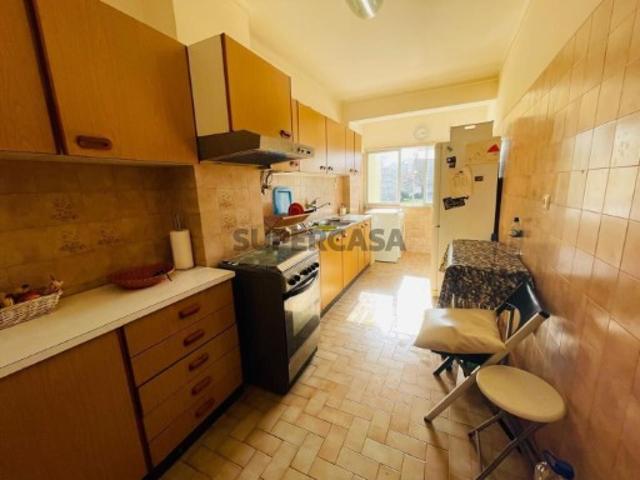 Apartamento T2 em Massamá e Monte Abraão
