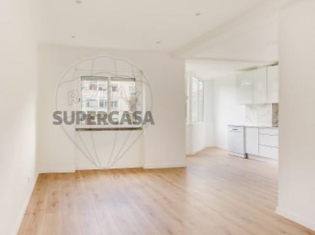 Apartamento T2 em Mina de Água