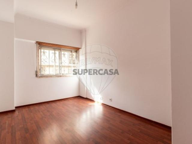 Apartamento T2 em Mina de Água