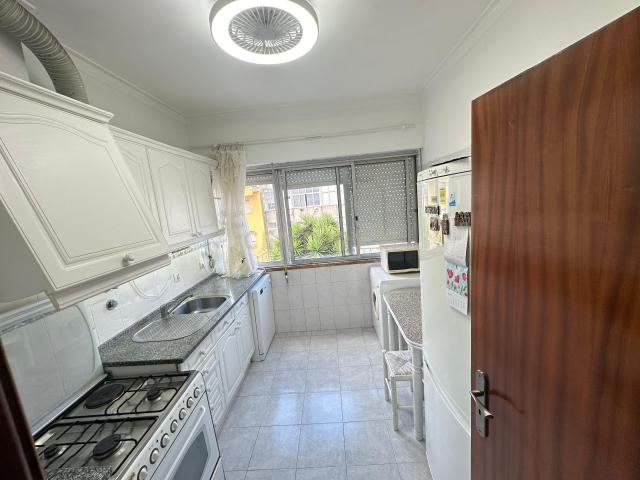 Apartamento T2 em Mina de Água, Amadora