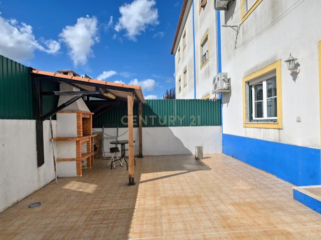 Apartamento T2 em Milharado, com terraço e parquemento