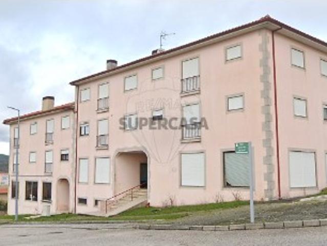 Apartamento T2 em Montalegre e Padroso