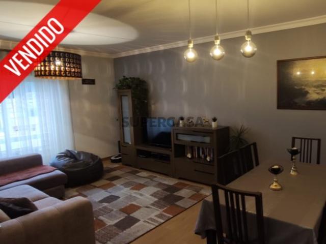 Apartamento T2, em Nogueira