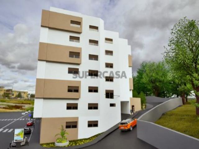 Apartamento T2 em Oliveira de Azeméis com garagem e varanda