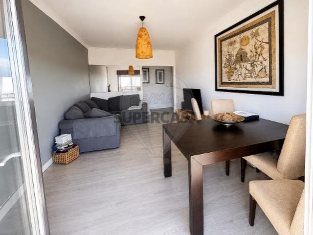 Apartamento T2 em Porto Salvo