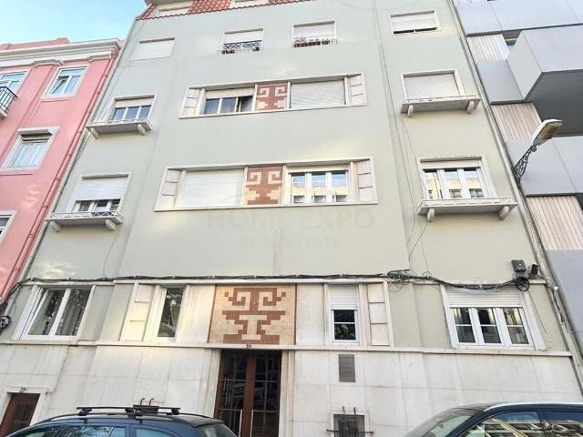 Apartamento T2 em prédio nobre na zona das Amoreiras