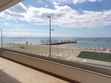Apartamento T2, em primeira linha, com vista mar na marginal, em Sesimbra