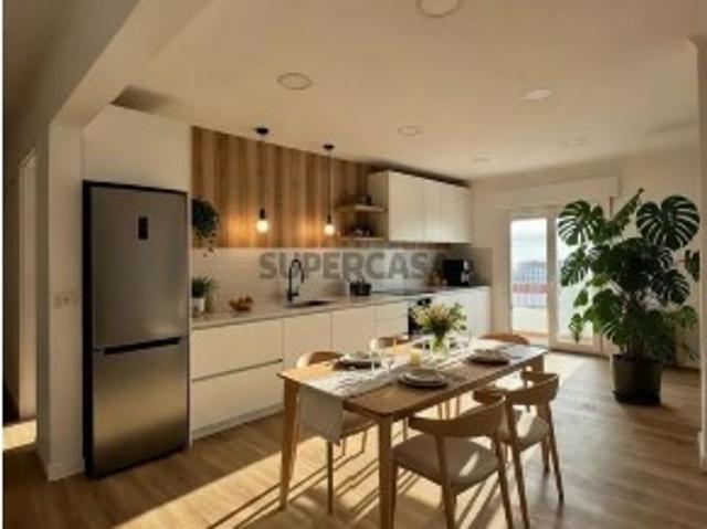 Apartamento T2 em Quelfes