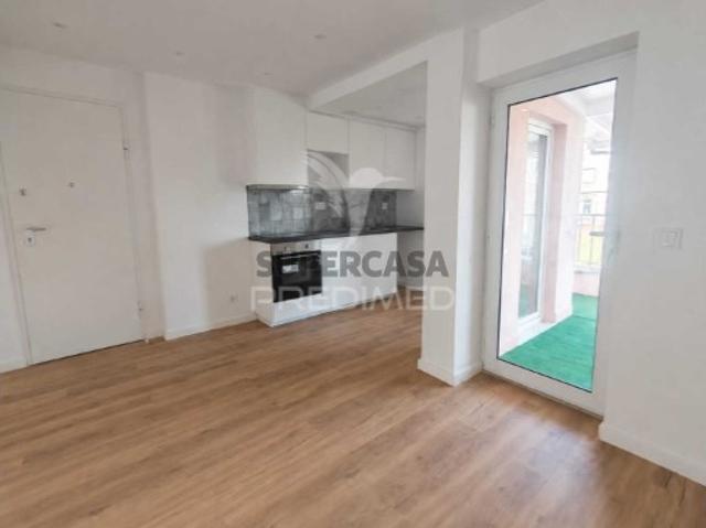 Apartamento T2 em Queluz