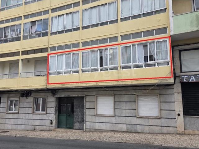 Apartamento T2 em Queluz com Marquise Av. dos Bons Amigos / R. Elias Garcia