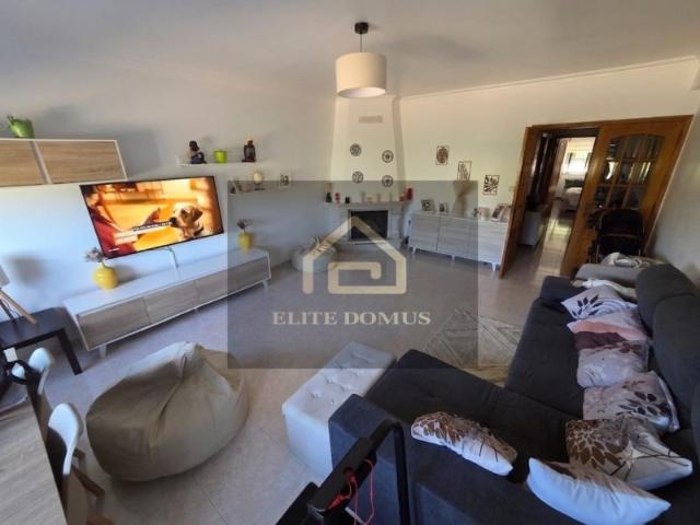 Apartamento T2 em Queluz com Parqueamento e Arrecadação