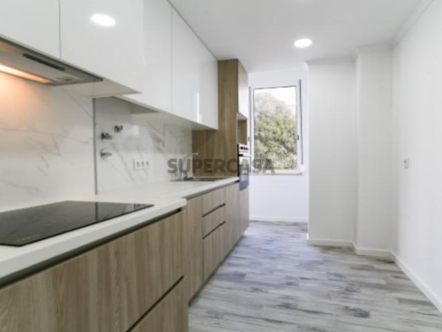 Apartamento T2 em Belas