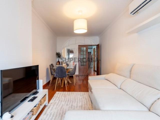 Apartamento T2 em Massamá e Monte Abraão
