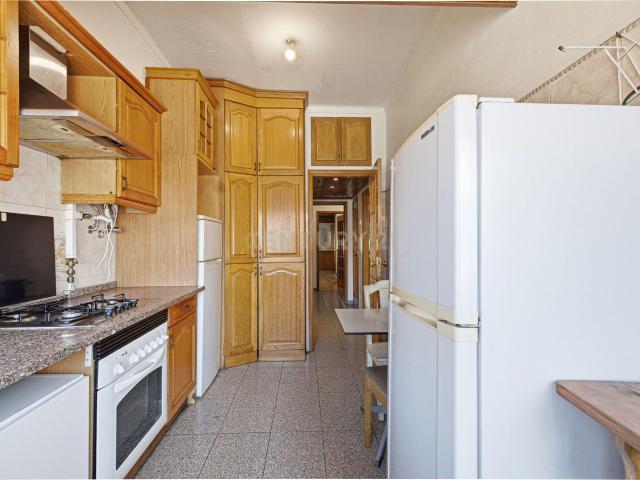 Apartamento T2 em Queluz, junto à Estação de Comboios