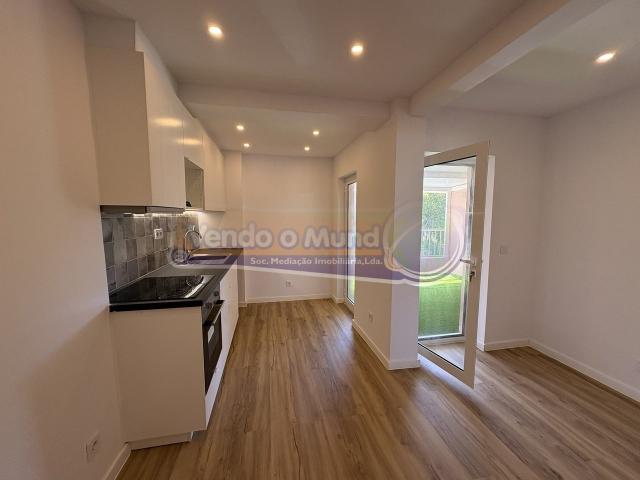 Apartamento T2 em Queluz LXSIN027