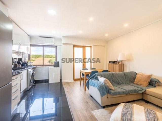 Apartamento T2 em Queluz, Sintra com Varandas