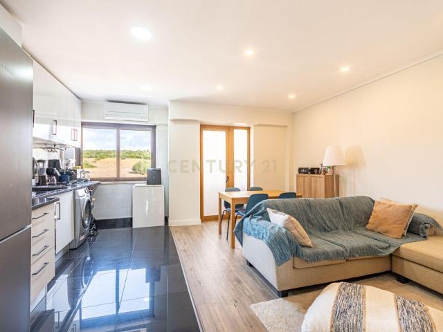 Apartamento T2 em Queluz, Sintra com Varandas