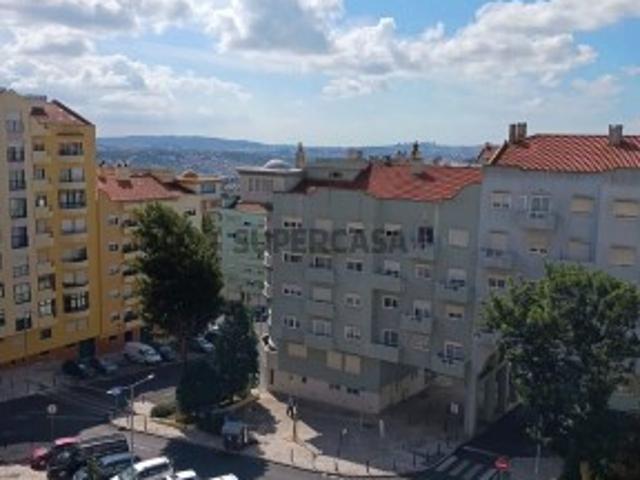 Apartamento T2 em Ramada e Caneças