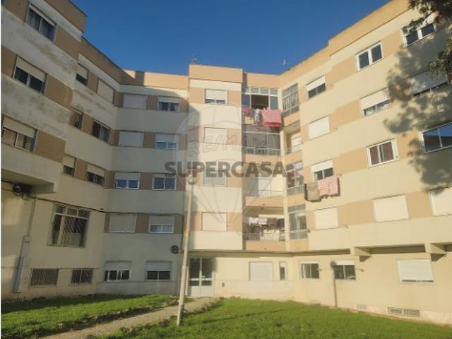 Apartamento T2 em Rio de Mouro
