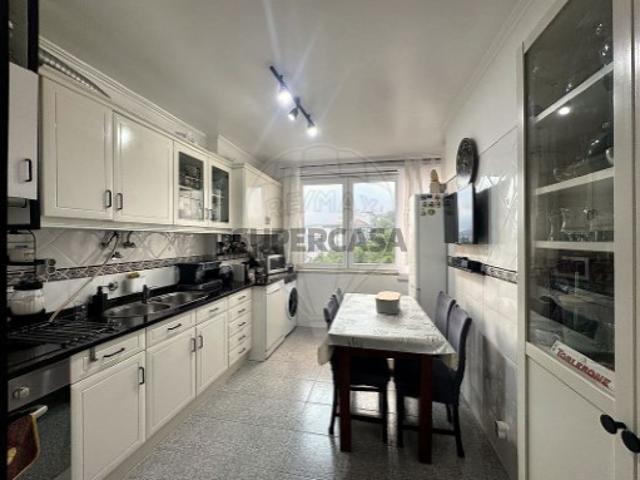 Apartamento T2 em Rio de Mouro