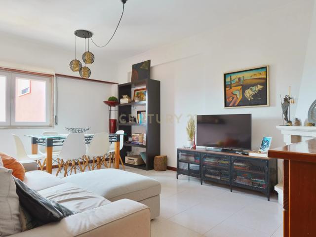 Apartamento T2 em S. Marcos que não vai durar no mercado, e há uma razão para isso
