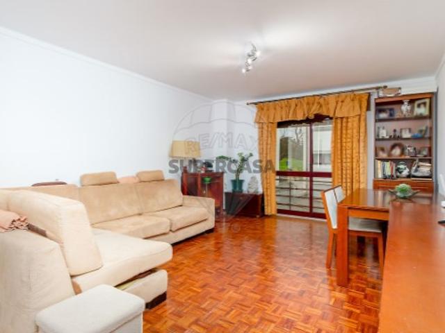 Apartamento T2 em São Sebastião