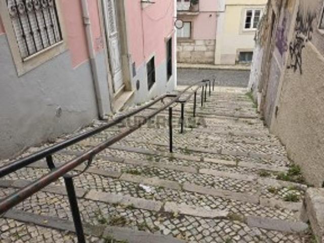Apartamento T2 em São Vicente, Lisboa Perto do Centro