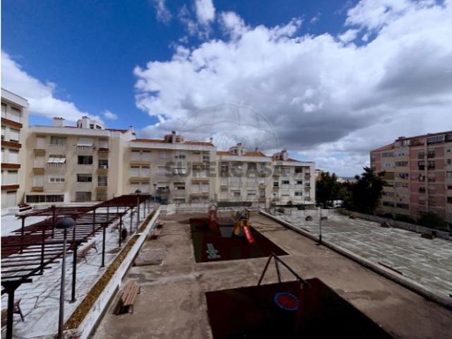 Apartamento T2 em Santa Iria de Azoia, São João da Talha e Bobadela