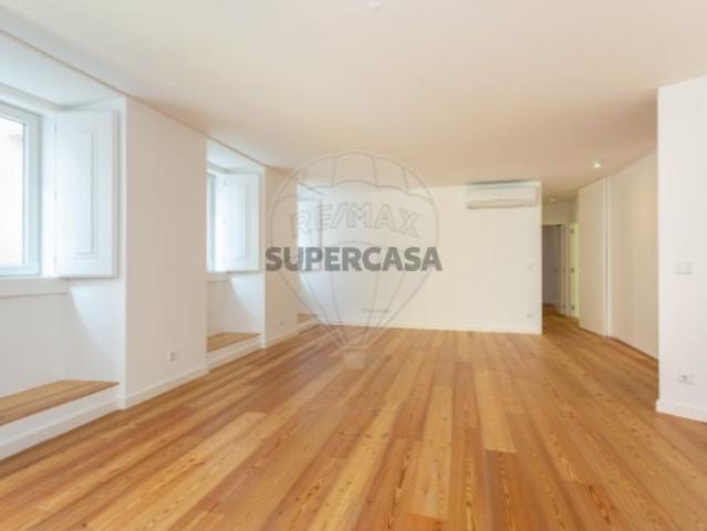 Apartamento T2 em Santa Maria Maior