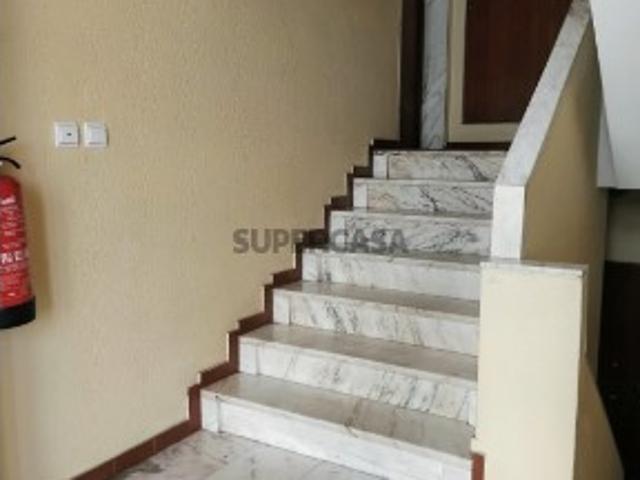 Apartamento T2 em Santiago Maior e São João Baptista