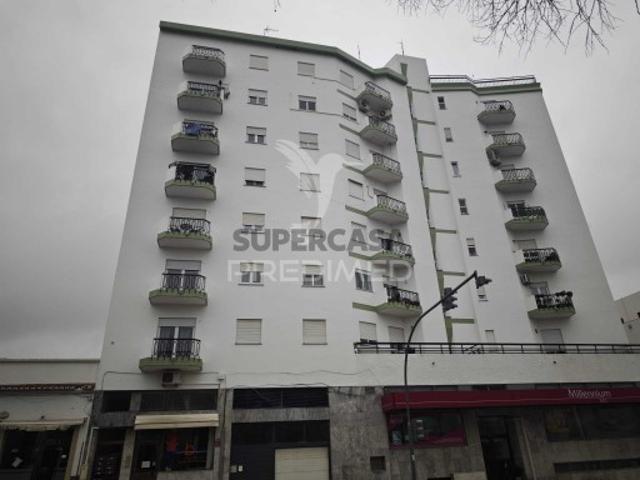 Apartamento T2 em Santiago Maior e São João Baptista