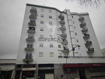 Apartamento T2 em Santiago Maior e São João Baptista