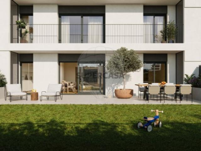 Apartamento T2 em Santo António dos Cavaleiros e Frielas