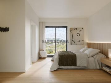 Apartamento T2 em Santo António dos Cavaleiros e Frielas