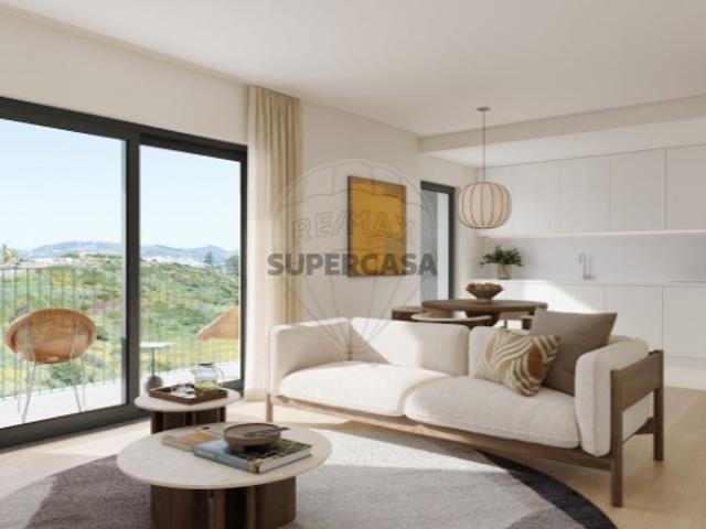 Apartamento T2 em Santo António dos Cavaleiros e Frielas