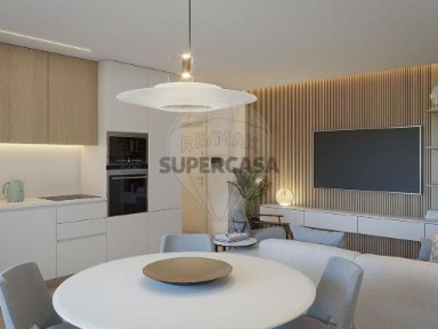 Apartamento T2 em Santo António dos Cavaleiros e Frielas