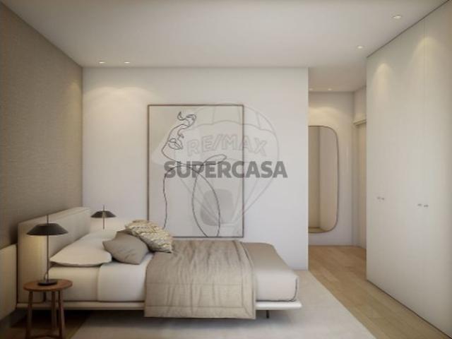 Apartamento T2 em Santo António dos Cavaleiros e Frielas