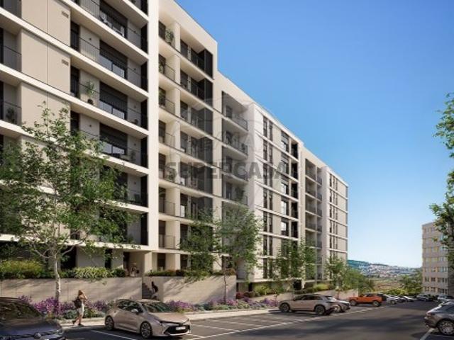 Apartamento T2 em Santo António dos Cavaleiros e Frielas