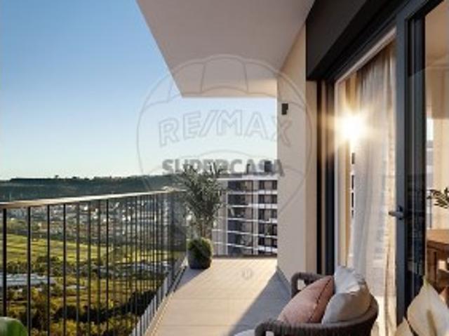 Apartamento T2 em Santo António dos Cavaleiros e Frielas