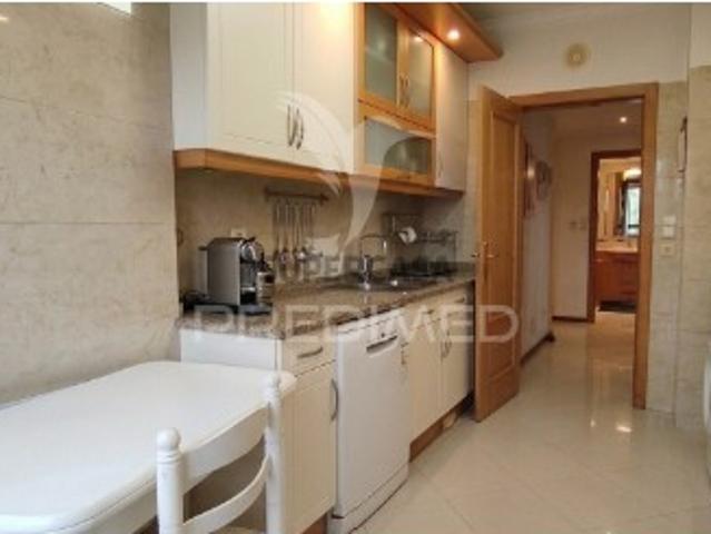 Apartamento T2 em Santo António dos Cavaleiros e Frielas