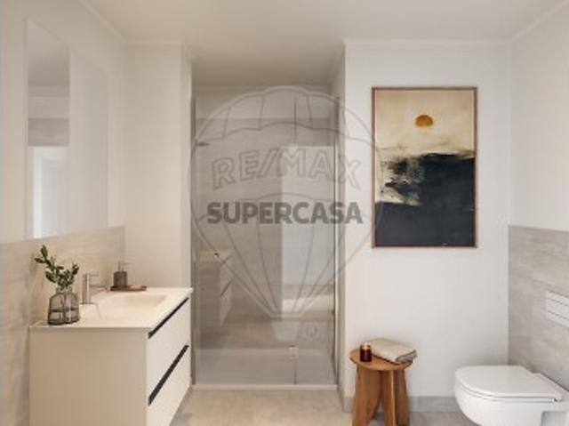 Apartamento T2 em Santo António dos Cavaleiros e Frielas