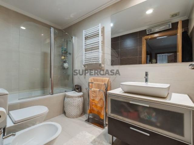 Apartamento T2 em Santo António dos Cavaleiros e Frielas