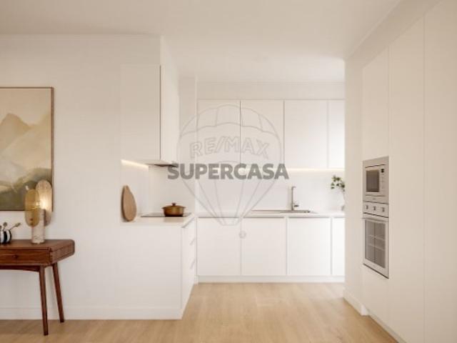 Apartamento T2 em Santo António dos Cavaleiros e Frielas